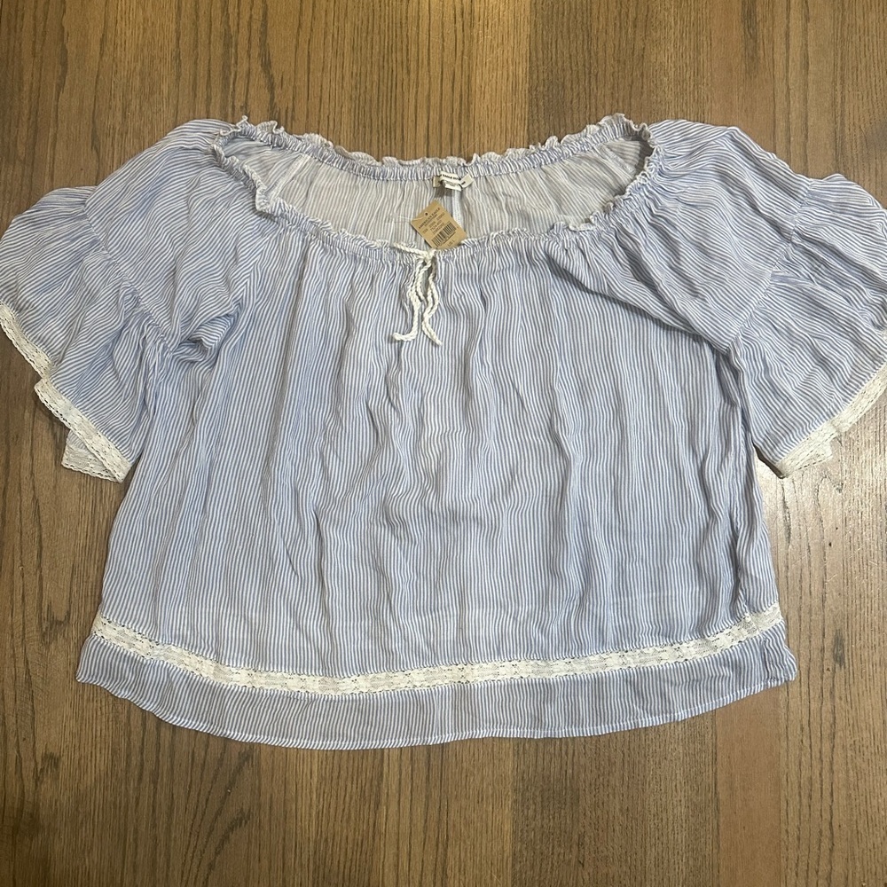 American Eagle NWT Striped Blouse-Size Large